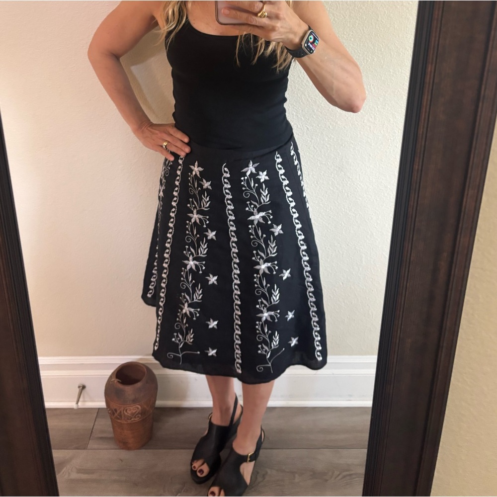 Lucy & Laurel Black and White Midi Skirt